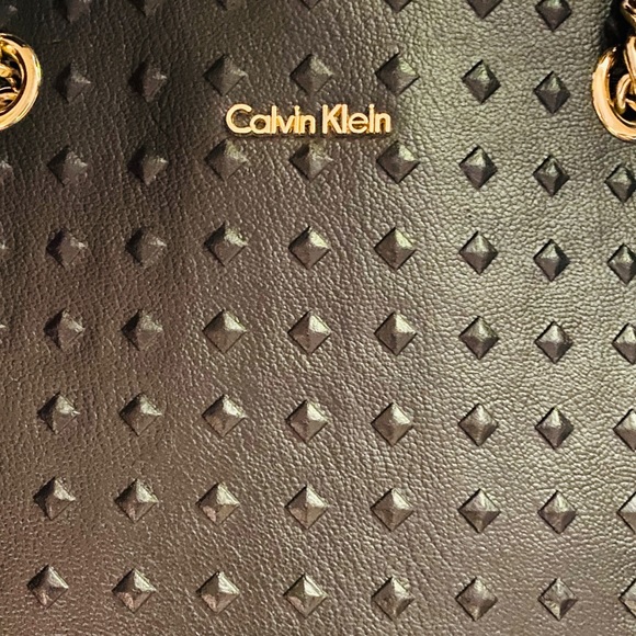 Calvin Klein L-KITOTE Embossed Stud Pattern! - Picture 4 of 6